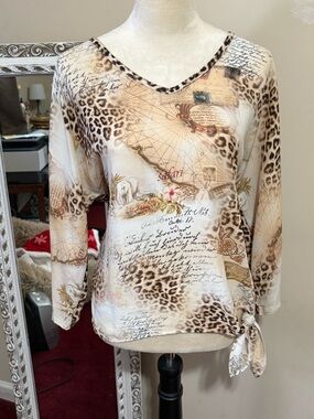 Chico's Cream Leopard & Script V-Neck Tie-Hem Blouse w/open shoulders